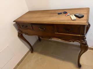 Mueble recibidor de madera estilo clásico