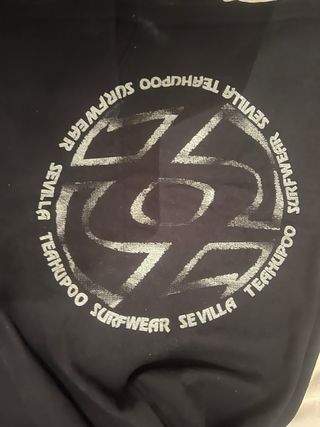 Camiseta Negra Tehaupoo