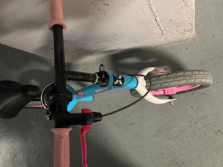 Bici sin pedales azul y rosa