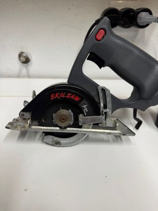 Sierra Circular SKILSAW 2977U2 + Cargador