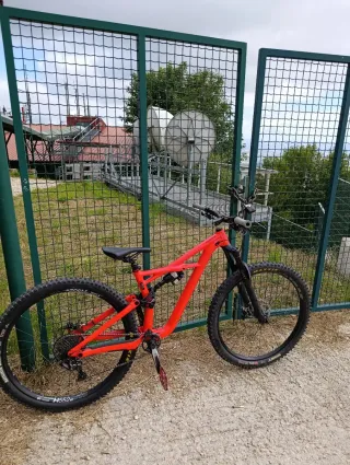 Bicicleta de Montaña Roja