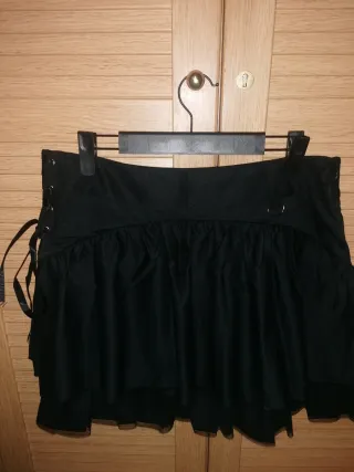 Minifalda gótica con volantes