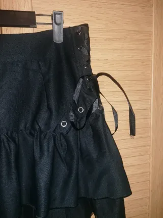 Minifalda gótica con volantes