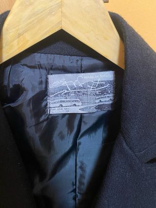 Abrigo de paño negro