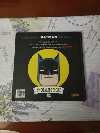 Batman: La historia del caballero oscuro (Spani...