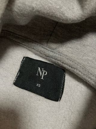 Sudadera Nude Project