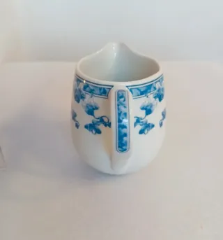 Leiteira de porcelana azul e branca