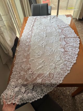 Mantilla Fallera media luna Blanca