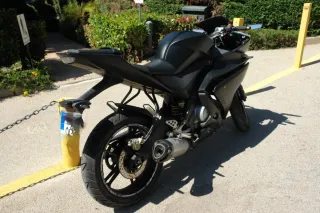 Moto Deportiva Negra Yamaha yfz 125 r