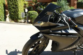 Moto Deportiva Negra Yamaha yfz 125 r