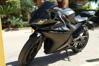 Moto Deportiva Negra Yamaha yfz 125 r