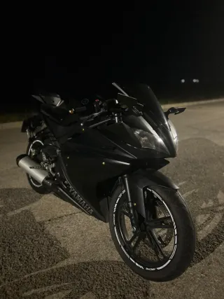 Moto Deportiva Negra Yamaha yfz 125 r