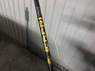 Caña y carrete de pesca para embarcación