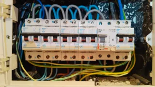 Se realizan trabajo de electricidad de emergencia