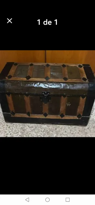 Baúl antiguo madera y metal