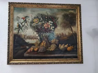 Cuadro decorativo con marco dorado