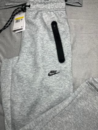 Conjunto Nike Tech Fleece Gris Nuevo