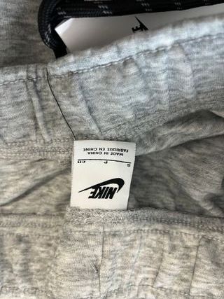 Conjunto Nike Tech Fleece Gris Nuevo