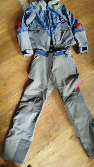 Se vende pantalón  bmw namib gtx, talla 38.