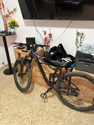 Bicicleta Liv (Giant) Enduro Negra