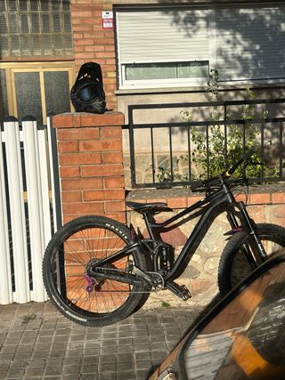 Bicicleta Liv (Giant) Enduro Negra