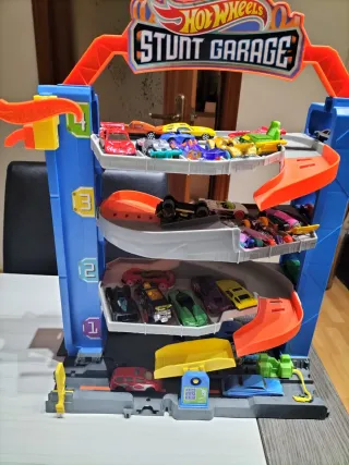 Garaje Hot Wheels con coches