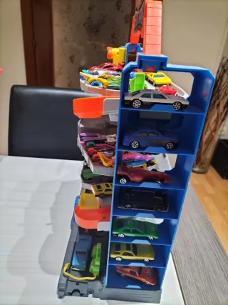 Garaje Hot Wheels con coches