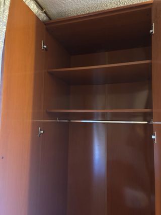 Armario madera con espejo