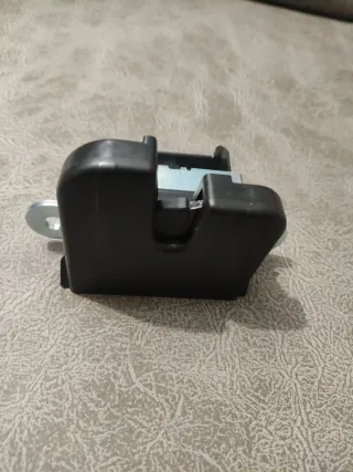 Cerradura Maletero VW Golf Mk5 Mk6 Passat B7