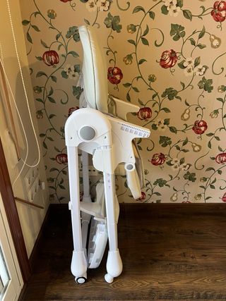 Trona de bebé color gris