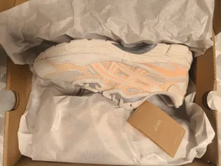 Zapatillas Asics Gel NYC Beige/Rosa