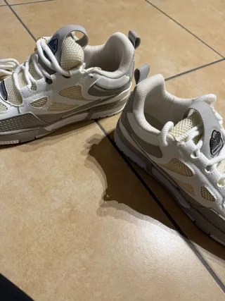 Scarpe Louis Vuitton grigie e bianche