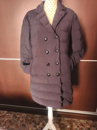 Bonito chaquetón de plumas Moncler talla 2