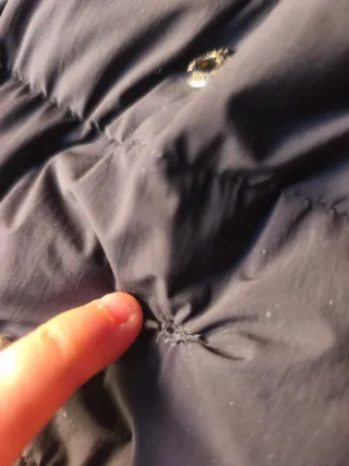 Bonito chaquetón de plumas Moncler talla 2