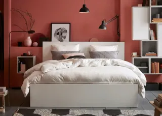 Estructura de cama blanca