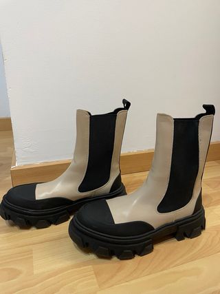 Botines beige y negro talla 41