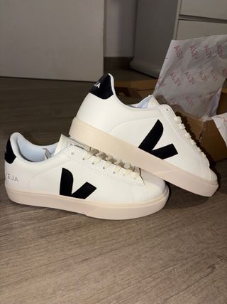 Zapatillas Veja Blancas y Negras nuevas a estrenar