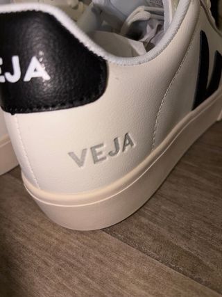 Zapatillas Veja Blancas y Negras nuevas a estrenar