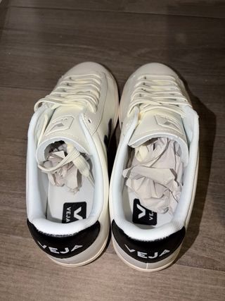 Zapatillas Veja Blancas y Negras nuevas a estrenar