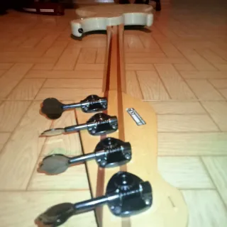 Bajo fretless+funda.