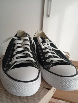 Zapatillas Converse Negras y Blancas
