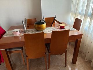 Salón comedor: mesa, 6 sillas y mesa  extensible