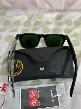 Gafas de sol negras lentes verdes