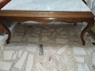 Mesa de centro de mármol y madera