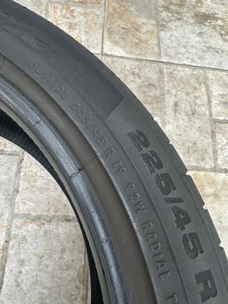 Neumáticos 225/45 R19 CONTINENTAL