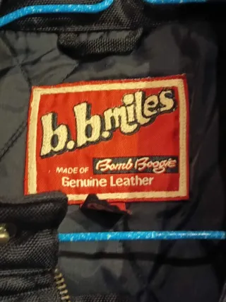 Chaqueta de motorista negra con detalles