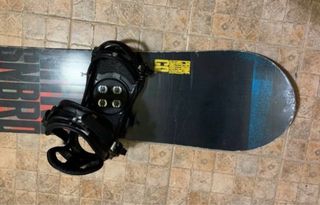 Tabla de Snowboard Negra con Fijaciones