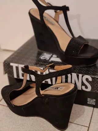 Zapatos de fiesta negros con cuña