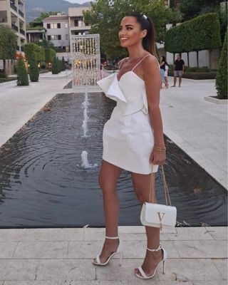 Vestido volumen volante