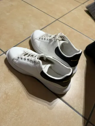 Scarpe Alexander McQueen bianche e nere
